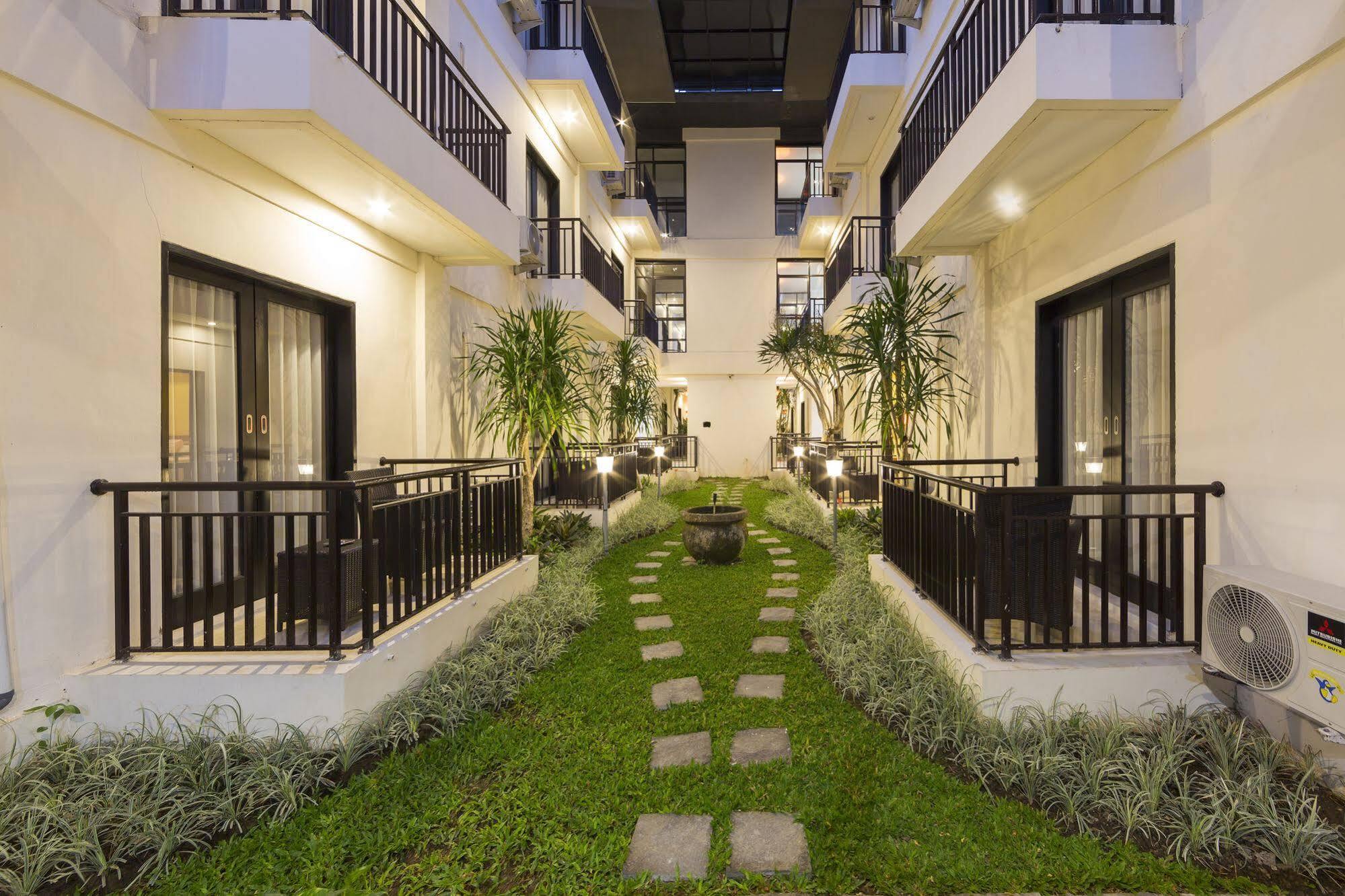 Reddoorz Plus Near Mall Bali Galeria 2 Denpasa Buitenkant foto