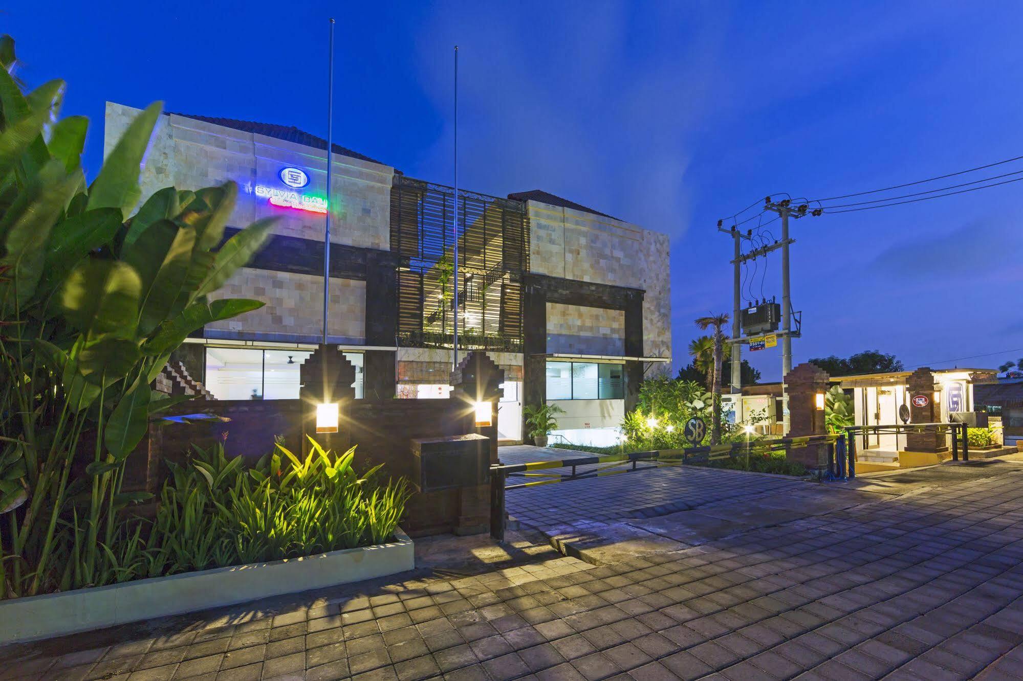 Reddoorz Plus Near Mall Bali Galeria 2 Denpasa Buitenkant foto